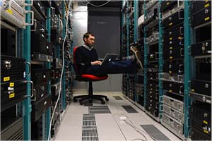 How should network engineers of different levels learn?